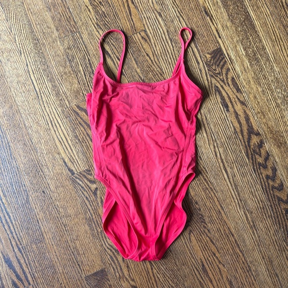 Victoria’s Secret Women’s 10 One Piece Swimsuit Straps Lightweight Baywatch - Picture 1 of 4